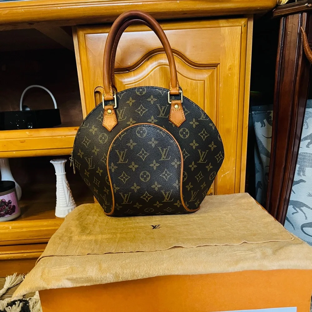 ‼️🌺Authentic Louis Vuitton Ellipse in PM size 🌸‼️ - Picture 1 of 12